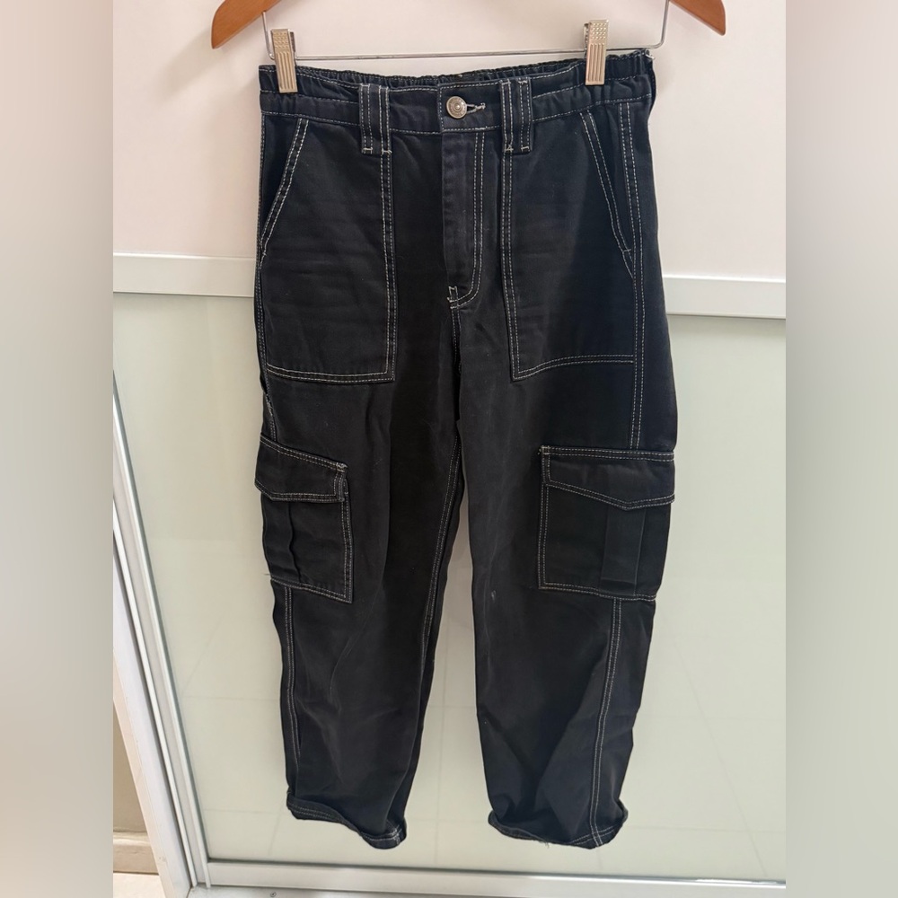 BDG Black Cargo Pants Versatile and Stylish